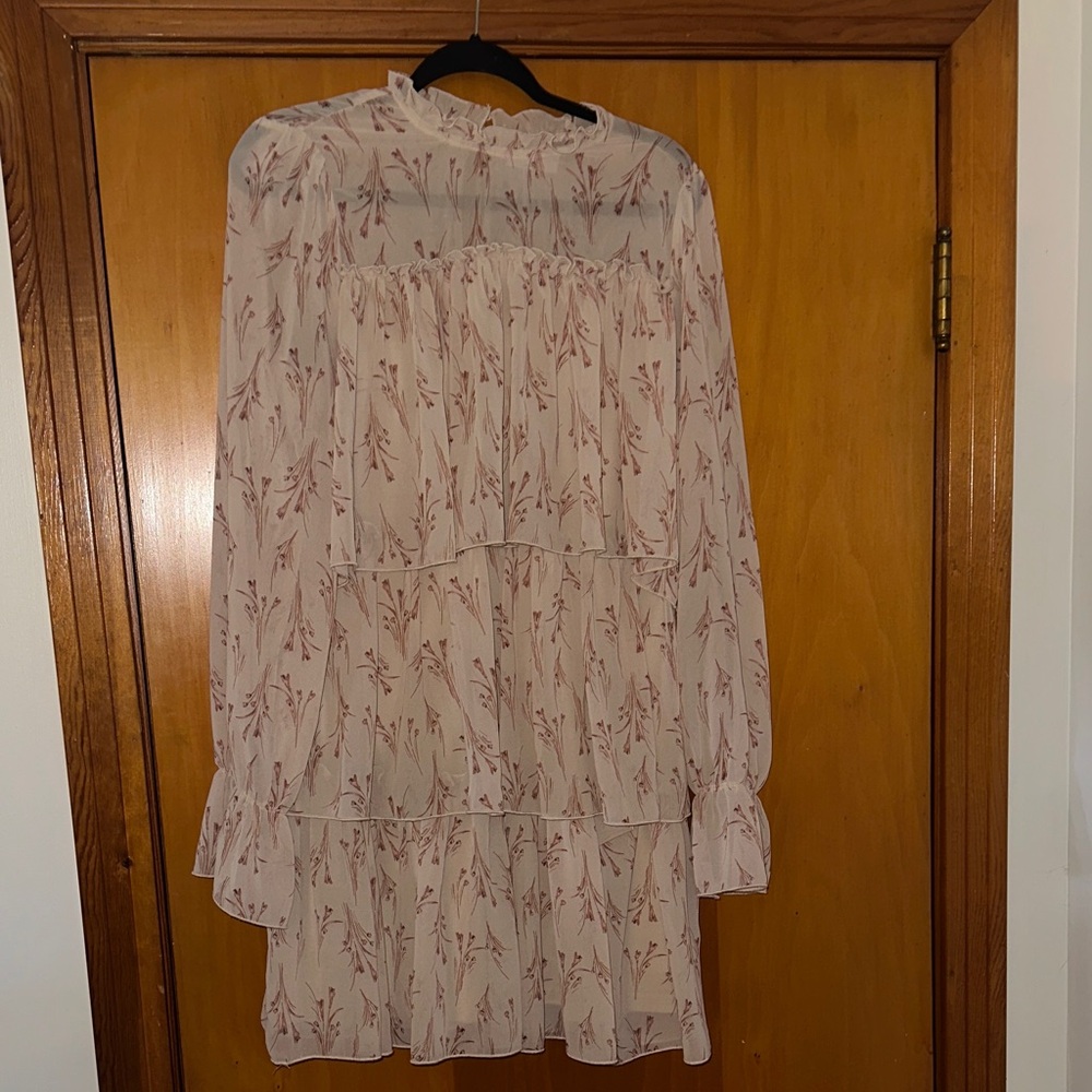 Chic Long Sleeve Floral Dress in Cream
